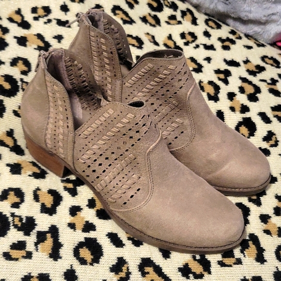 Carlos Santana Shoes - Carlos Santana booties
